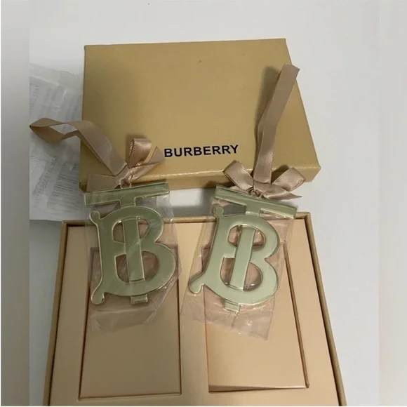 Burberry beauty gift charms set - Picture 3 of 10